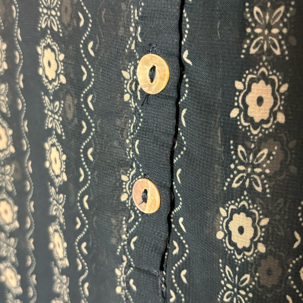 Floral Top - Picture 3 of 3